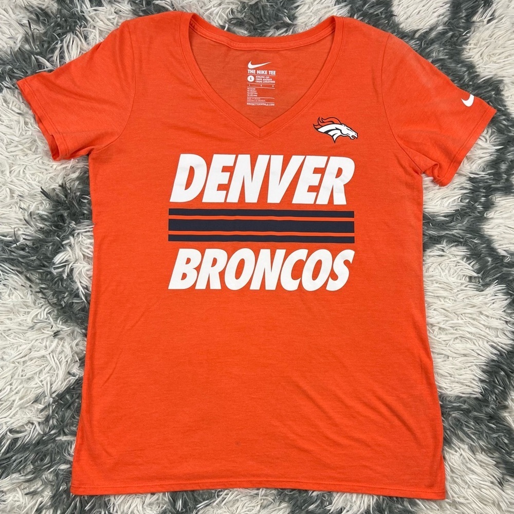 Nike Women's Orange Denver Broncos V-Neck T-Shirt Size Large